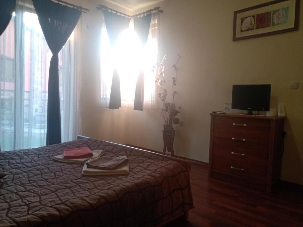КръчмЪ При Байката Hotel Рибарица Екстериор снимка