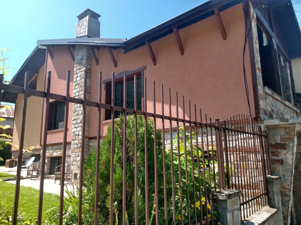 КръчмЪ При Байката Hotel Рибарица Екстериор снимка