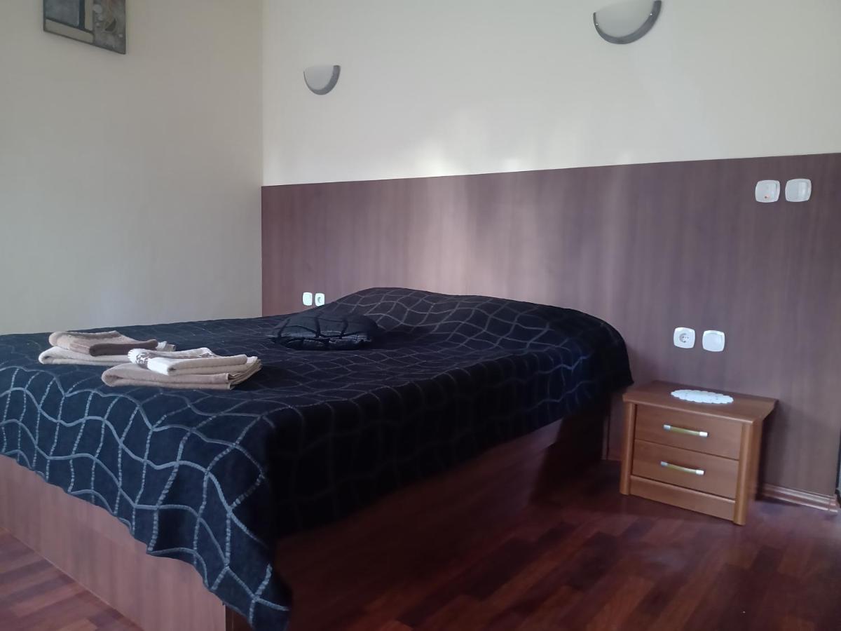 КръчмЪ При Байката Hotel Рибарица Екстериор снимка