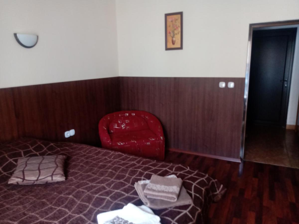 КръчмЪ При Байката Hotel Рибарица Екстериор снимка